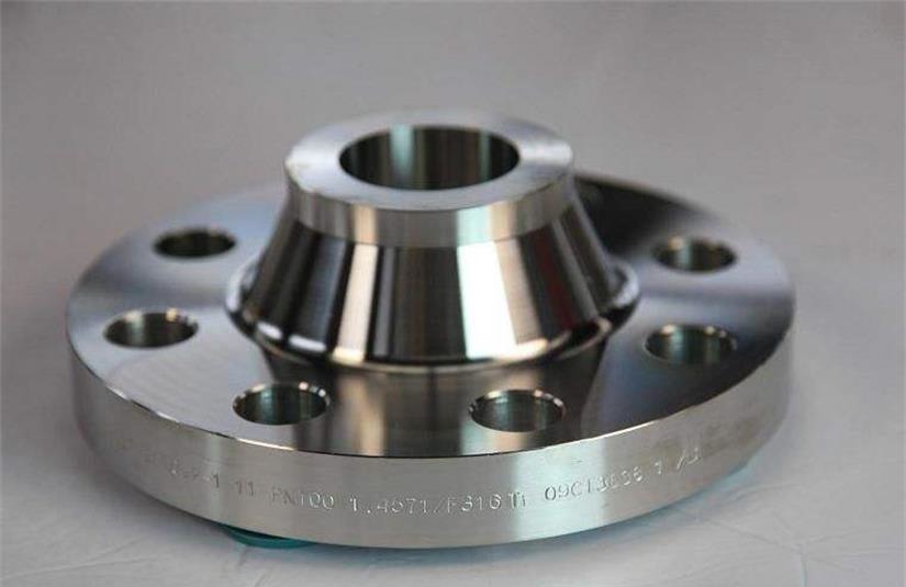 Flat welded flange with neck